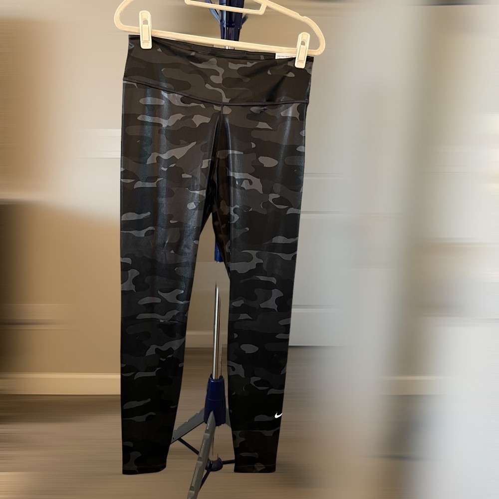 Nike One NWT Leggings Size L